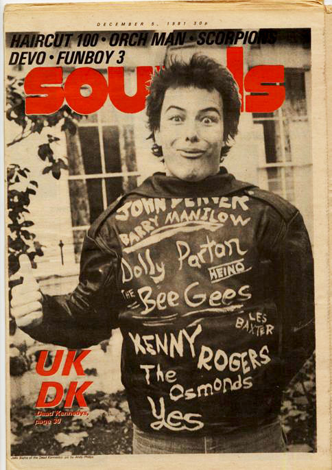 42 years ago
December 1981, cover shoot for Sounds with Dead Kennedys frontman Jello Biafra. He wears a leather jacket as a straitjacket with music he hates depicted on it

📸 Andy Phillips

#punk #punks #punkrock #hardcorepunk #jellobiafra #deadkennedys #history #punkrockhistory