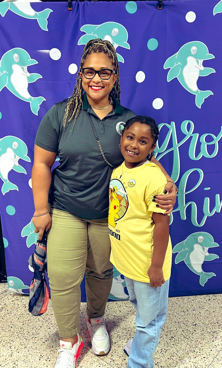 My favorite 🐬 had a blast tonight! Thank you @HairgroveCFISD for always hosting phenomenal events for your students and their families. #HairgroveWave