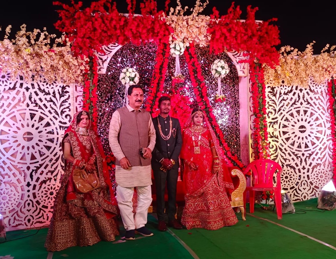 गृह क्षेत्र #नागदा_खाचरोद_विधानसभा के #नागदा नगर में परमार परिवार के यहां विवाह समारोह में सम्मिलित होकर शुभकामनाएं प्रेषित करि ।

#Nagda #नागदा #खाचरोद #khachrod #नागदा_खाचरोद_विधानसभा
#BJP #BJP4INDIA #BJP4MP
#dilipshekhawat #team_DilipShekhawat #दिलीपशेखवात #दिलीप_सिंह_शेखावत