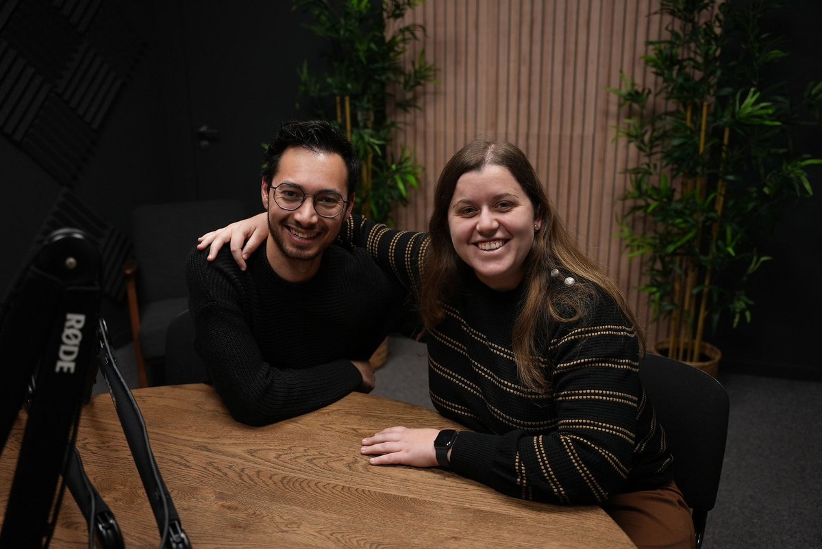 Niets zo leuk als het aanstekelijke enthousiasme van superfans. Lisa Dhont kwam deze week langs om te praten over haar grote liefde voor Nederlandstalige muziek, in het bijzonder die van Willy Sommers en Wim Soutaer. Binnenkort te horen in de nieuwste aflevering van Onder 4 Oren!