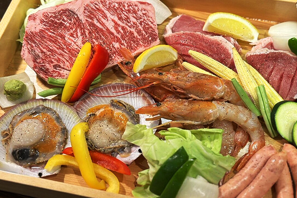 glampingstyle's tweet photo. 【鹿児島】2023年12月オープンの新グランピング情報📢

「ナミオトテラスリゾート鹿児島」

・海が目の前！絶好ロケーション
・5棟のドームテント
・愛犬OKなテント、サウナ付きもあり
・地元食材のグランピングBBQ

素泊まり　7,500円/人～
1泊2食付　17,500円/人～

詳細
https://t.co/WW9wfB2EgA https://t.co/y1yQx139xA