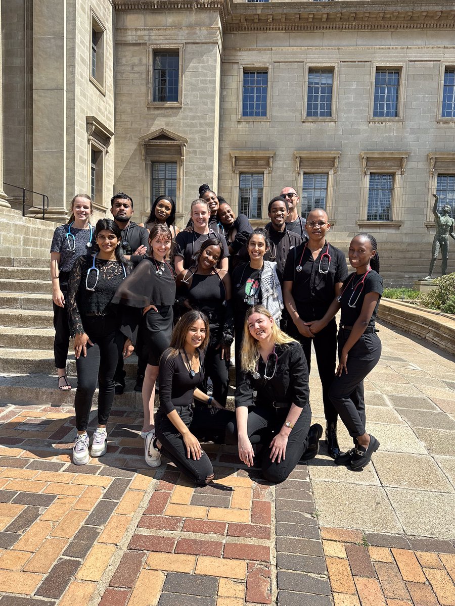 GiftSmith_ZA's tweet photo. WITS medical school class of 2023! Keeping the all-black tradition alive🖤 https://t.co/7Ao20Iy1e2