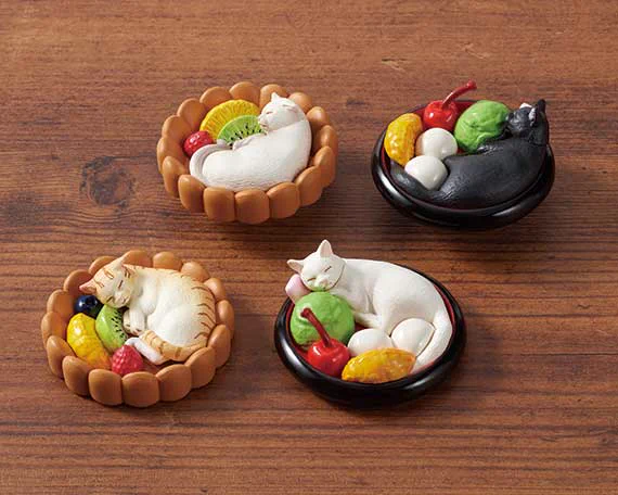 猫部の人気グッズが"ガチャ®"に!?タカラトミーアーツから「スイーツにゃんこクッションフィギュア」登場!│フェリシモ猫部 