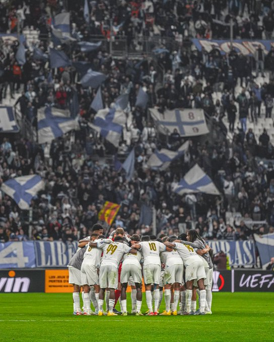 LRevDuSport's tweet photo. [ Football ⚽️]

On ne sait pas remis de la victoire de Marseille hier soir !

Grâce à cette victoire, l'OM permet à la France de repasser devant les Pays-Bas au Coefficiant Uefa 🤩✅

Merci à @OM_Officiel et bravo pour la qualif 🙏🇫🇷

⚔️🔵⚪️OM 4-3 Ajax🔴⚪️⚔️

#TeamOM #OMAJA #UEL https://t.co/KbDSN7Msfv