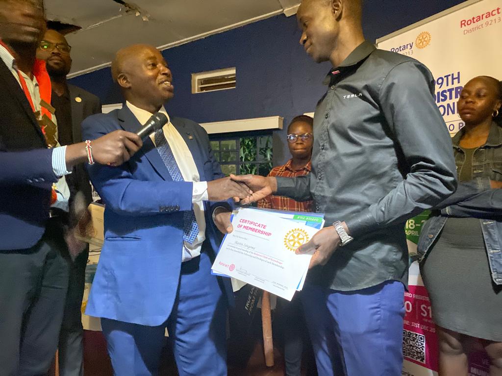 RotaryMedia256's tweet photo. @RctKyambogo Witnessed the inspiring induction ceremony during their Chatar Night – a symbolic welcome to new members ready to make a difference!  #RotaractInduction #ChatarNight https://t.co/ivBetC4qZ7
