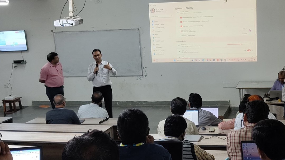 sr_university's tweet photo. SRU's ECE department advances through collaborative curriculum workshop, embracing tech innovations.

#SRU #SRUniversity #Btech #ECEDepartment #CurriculumWorkshop #FacultyCollaboration #TechnologyAdvancements https://t.co/8kT50w6yD9