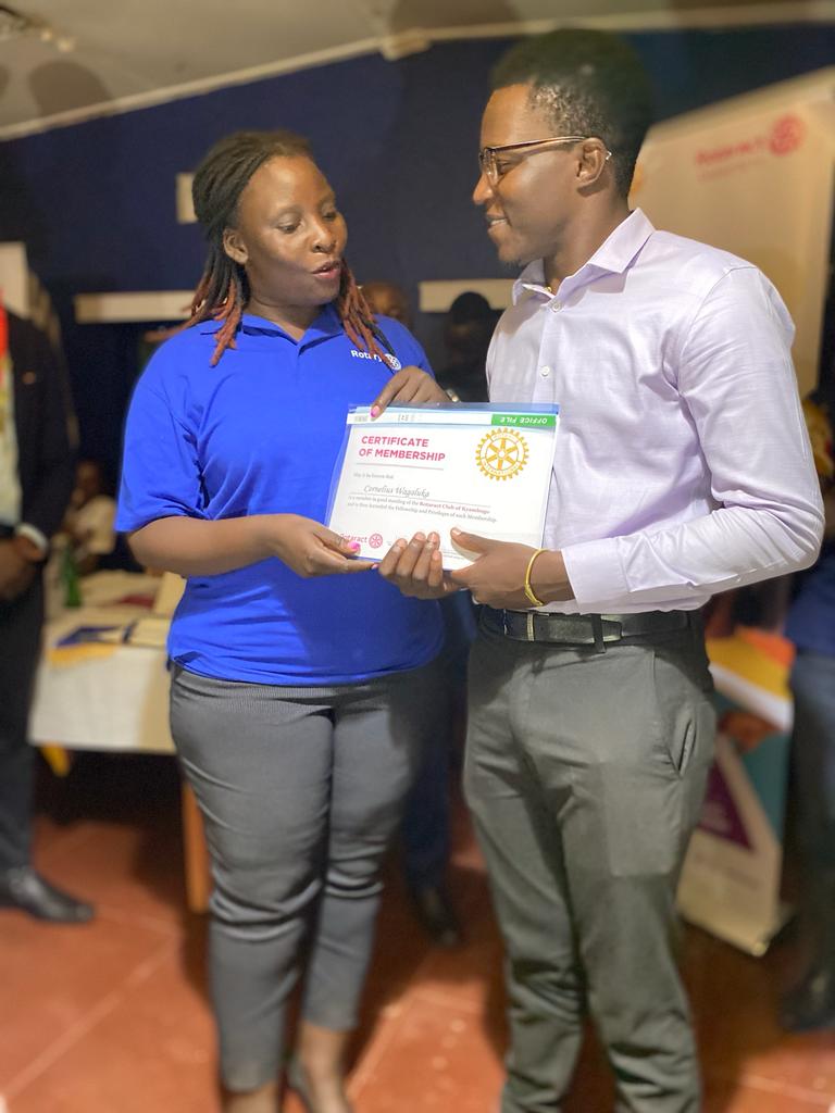 RotaryMedia256's tweet image. A moment of pride and commitment as Rotaract Club of @RctKyambogo warmly embraces new members into their family during the Chatar Night induction ceremony.  #RotaractFamily #ChatarInduction