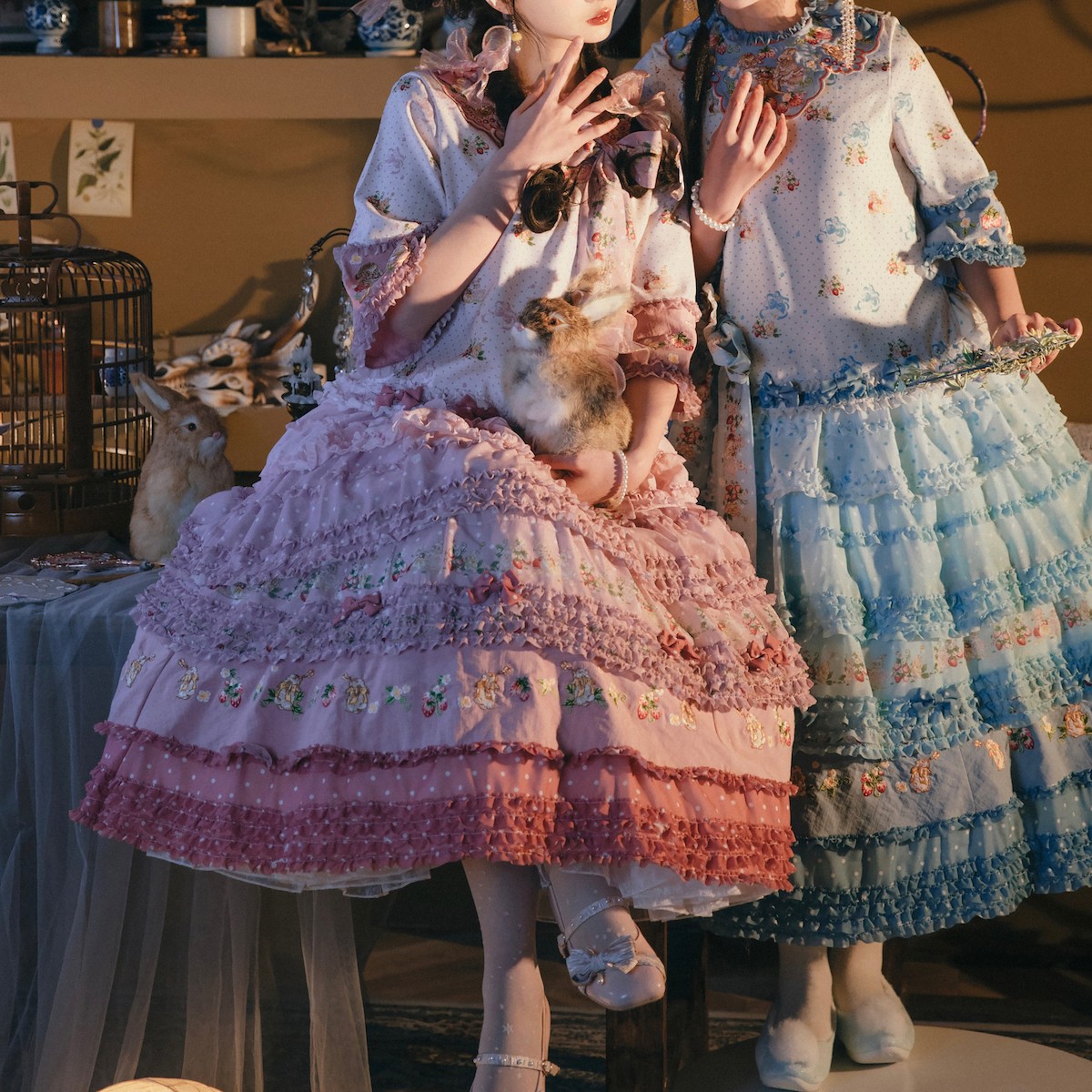 epetice's tweet photo. Strawberry Rabbit スカート【CAPREOLUS PYGARGUS】

繊細な刺繍とフリルに囲まれたキュートなロングスカート🐇💕

現在デコレーションパレード @deco_parade にサンプル展示中です！
ご試着も可能ですので、是非お手にとってご覧くださいませ🎵

https://t.co/l4MVxLNVG7 https://t.co/TV3ryCZben