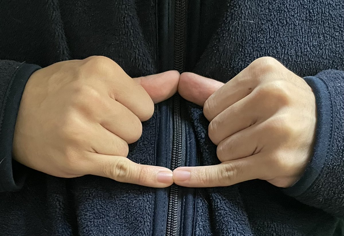 period_apos's tweet photo. 俺の考えたうんちのハンドサインみんな使ってくれ https://t.co/C2wn7MXBtq