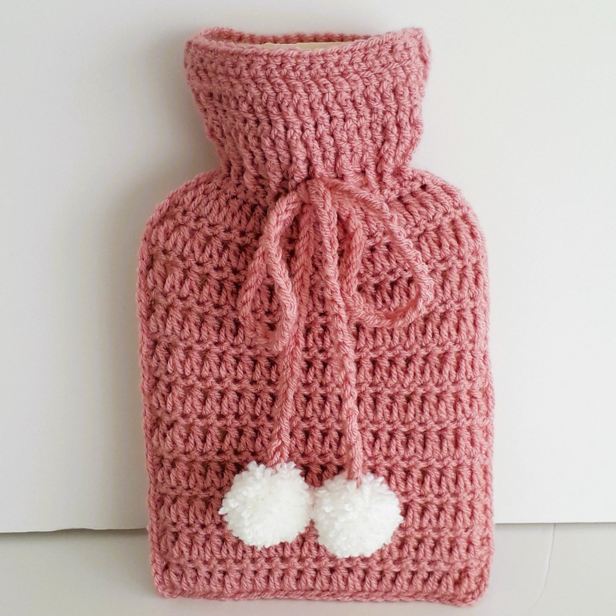 Crochet21uk's tweet photo. https://t.co/c2wKZok1B8
It's hot water bottle weather here in the UK 
Link to Etsy shop above.
#coldweather #keepwarm #hotwaterbottle #etsyuk #ukmakers #handmade #secretsanta #Christmasgift #Christmas #waterbottle #crochet #etsyshop #EtsySeller https://t.co/Mz1fPLchP7