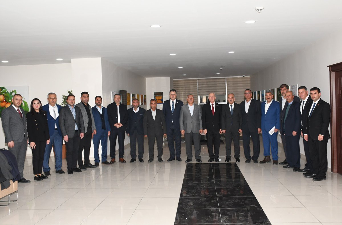 KKTC Cumhuriyet Meclis Başkanı Sayın Zorlu Töre borsamızı ziyaret ederek, Meclis Başkanımız Erdoğan Ünal ve Başkan Vekilimiz Erhan Almendi ile bir araya geldi.Ziyarette Malatya ekonomisi, borsamızın yaptığı çalışmalar ve devam eden projeler hakkında bilgiler aktarıldı.