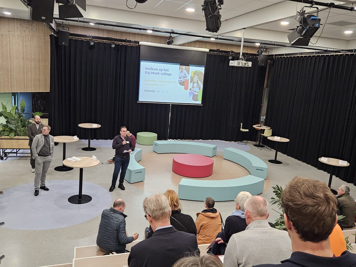 gbmhdorpcentrum's tweet photo. De Raad naar Hoofddorp #bijzondereraadsvergaderingoplocatie De raad is gisteravond in gesprek gegaan met inwoners,ondernemers en organisaties over onderwerpen als: verkeer, leefbaarheid in de wijken, maatsch voorzieningen, jongeren en transformatie naar wonen. #geslaagdeavond https://t.co/0EDO46eb16