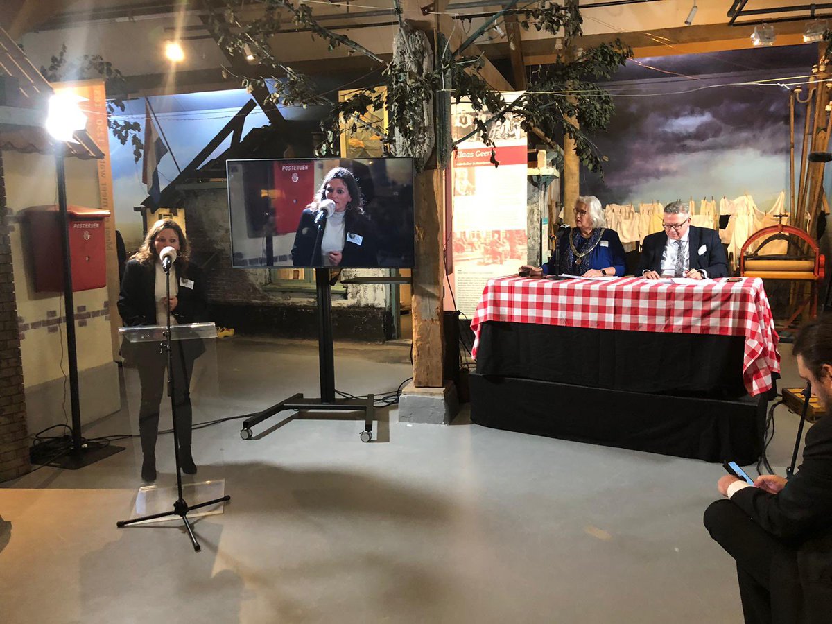 gbmhdorpcentrum's tweet photo. De Raad naar Hoofddorp #bijzondereraadsvergaderingoplocatie De raad is gisteravond in gesprek gegaan met inwoners,ondernemers en organisaties over onderwerpen als: verkeer, leefbaarheid in de wijken, maatsch voorzieningen, jongeren en transformatie naar wonen. #geslaagdeavond https://t.co/0EDO46eb16