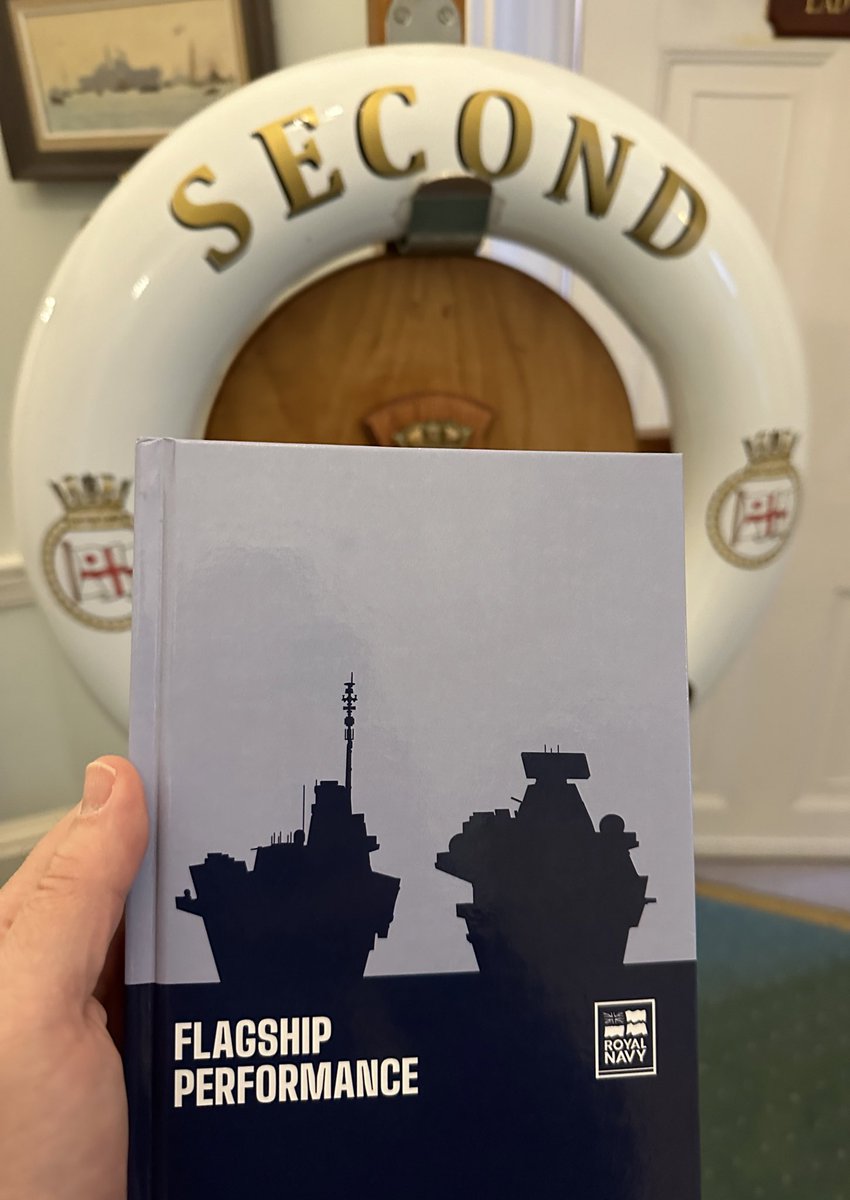 Among many highlights this week was a few hours onboard @HMSQNLZ & a chat with the excellent medical team including Surg Lt Cdr Nathaniel Roocroft (DPMO) who worked with @Greenwich_Hosp to produce 'Flagship Performance' - a superb, practical guidebook on health & performance.