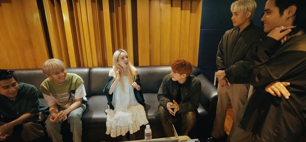 bzai20's tweet photo. the admiration and respect on how they looked at dara. 
@krungy21 @SB19Official
#AcerRESETMahalimaxSandara 
https://t.co/2smfeMtWN9 https://t.co/H9SGNTWJtu