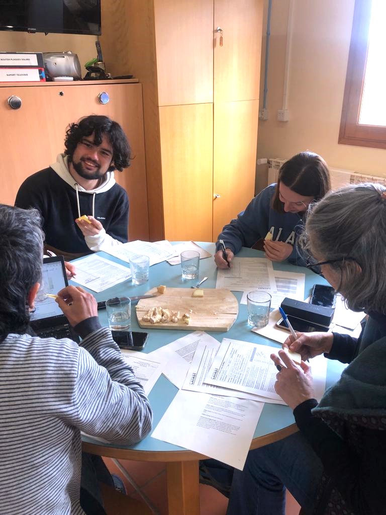 eapallars's tweet image. Com ens agraden aquestes sessions!🧀😋

Aquesta setmana, amb l'alumnat del curs 'Eines per a la #transformacióagroalimentària de muntanya', hem fet una valoració sensorial de 5 #formatges de diferents formatgeries del #Pirineu.

A l'alumnat li ha agradat molt!🤗 #EAPallars