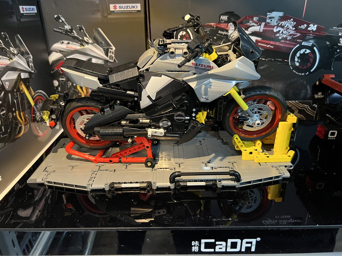 ToysterDotSg's tweet image. Great Christmas Gift - Double E CaDA SUZUKI Katana Motorcycle C59021W - Brick Work

Purchase In Store
15 Nov - 22 Dec (12pm - 6pm).
*Close on Mon &amp;amp; Tue. 
(Free parking on weekend)

Shop Online @ toyster.sg/products/cada-…

#doubleesingapore #cadabricks #SuzukiKatana #toystersg #afol