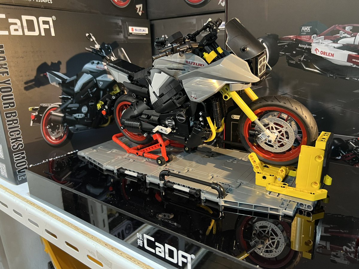ToysterDotSg's tweet image. Great Christmas Gift - Double E CaDA SUZUKI Katana Motorcycle C59021W - Brick Work

Purchase In Store
15 Nov - 22 Dec (12pm - 6pm).
*Close on Mon &amp;amp; Tue. 
(Free parking on weekend)

Shop Online @ toyster.sg/products/cada-…

#doubleesingapore #cadabricks #SuzukiKatana #toystersg #afol