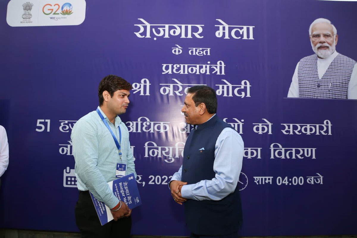 Shri. P.K. Agrawal, Pr. Chief Commissioner, Mumbai Customs, Zone-I interacted with #RozgarMela Appointees at Mumbai and guided them to prioritise ease of living for the citizens. #YuvaShakti @cbic_india
