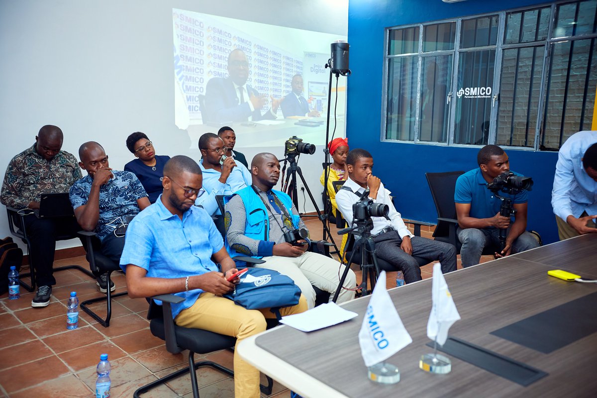 SmicoSA1's tweet image. A travers ces images, revivez la conférence de presse qui s&apos;est tenue ce 27 novembre 2023.
La presse a échangé avec le DG Pacifique NDAGANO des avantages de ces nouvelles installations et des innovations digitales à venir.
#smico #ReussirEnsemble #solutionsdigitales