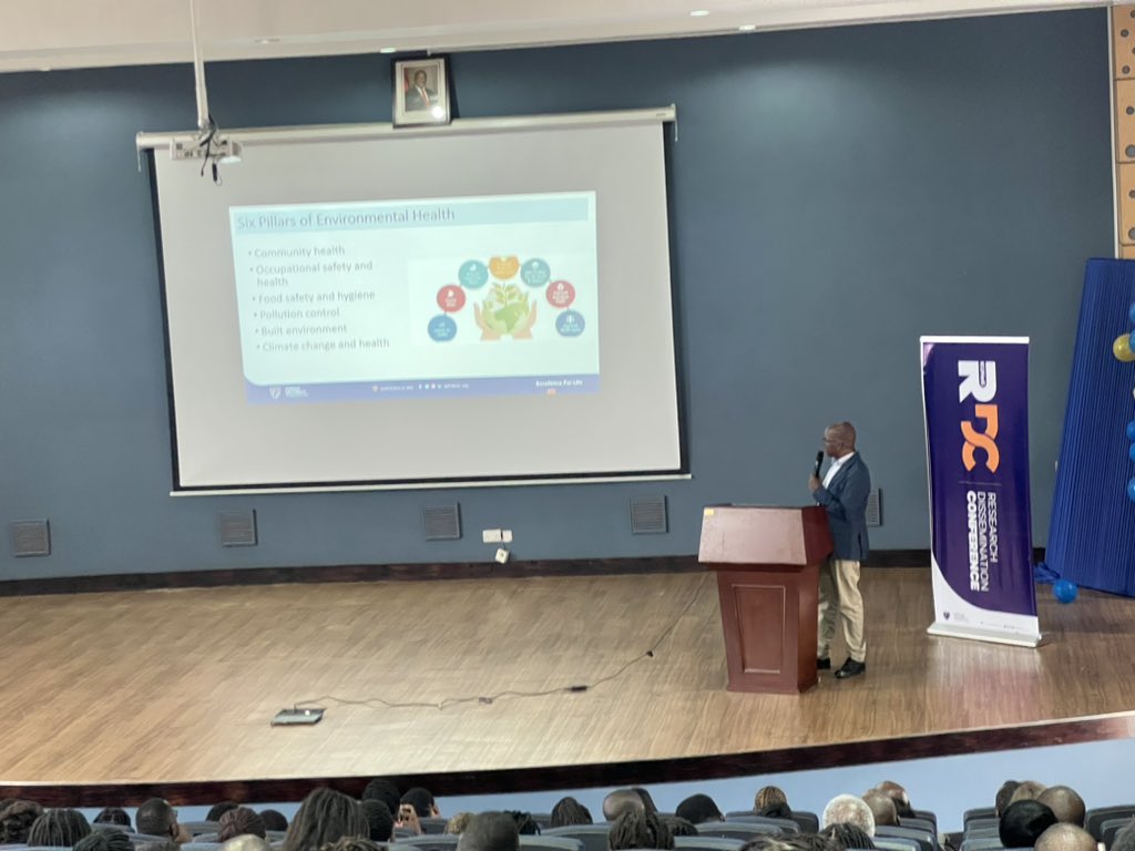 KUHeS_mw's tweet photo. Presenting now at the #2ndKUHeSRDC, Dr. Save Kumwenda delves into the significance of environmental health in fostering human well-being and health. Are you attending?
#IamAttending
#KUHeSRDC2023
#MW2063
#HealthResearch
#ExcellenceForLife https://t.co/tSaCRqiLV2