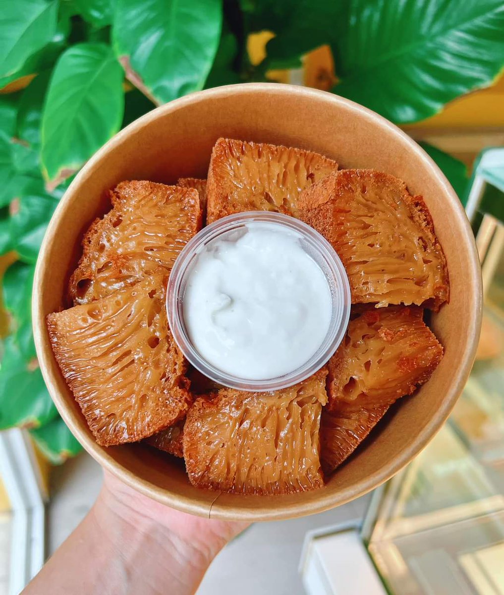 Thật đói!!
Order ngay hộp bánh bò cốt dừa thơm ngập miệng.
