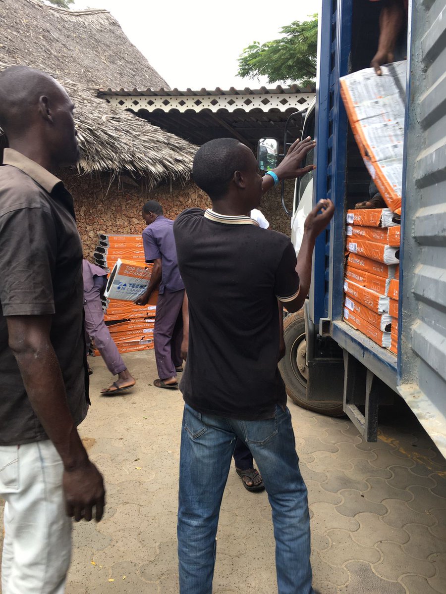 Another happy client in Malindi offloading our Tegola Canadese shingles that they ordered.
Contact us today for all your roofing needs, it doesn’t matter from which part of the country you’re from and even in the neighbouring countries, we will come to where you are.