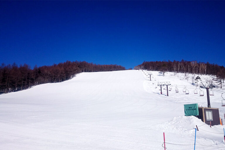 fm_nack5's tweet photo. ＼NACK5ゲレンデウェザー🎿／
各ゲレンデの明日の天気情報をお届け！

【湯の丸スキー場】※17時現在
オープン：明日2日にオープン予定
積雪：0cm
明日の天気：くもり後晴れ☁/☀
最低気温：-7℃
最高気温：1℃

湯の丸スキー場のHPはこちら↓
https://t.co/0bkV8VRkMW https://t.co/Hz4bzg37jd
