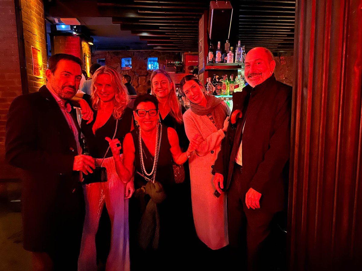 Ayer por la noche no era momento de trabajo. Tocaba disfrutar de la compañía de los otros socios de Dircom, Asociación de Directivos de #Comunicación, que nos reunimos en el hotel InterContinental Madrid para celebrar juntos la Navidad y el año nuevo en nuestra cena cóctel.