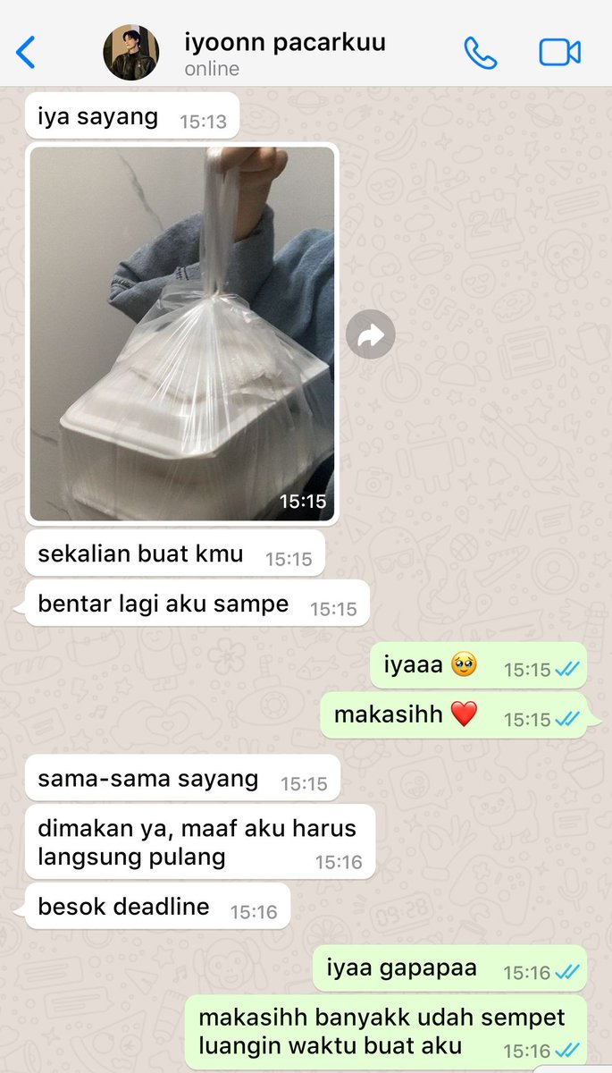 catucarsca's tweet photo. gak bilang "i love you" = ngambek

#KayIon 
#bluesy #jenrina two tweets au https://t.co/IzqF5Hj1lI