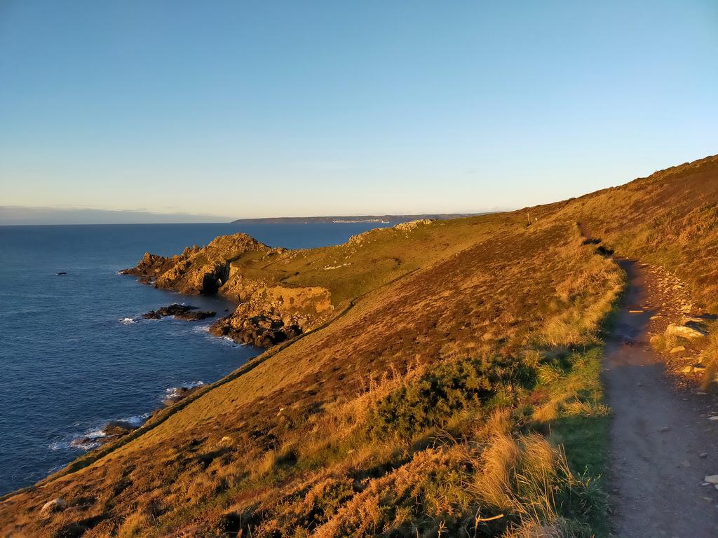 JanTrathen's tweet photo. Morning stroll #Cuddenpoint #Prussiacove #Kernow #LoveCornwall #Southwestcoastpath #Wellbeing https://t.co/t3wdaYlah3