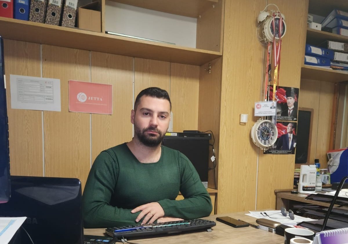 Tüm KIRAT sevdalılarına selam olsun.
Ben mi düzelteceğim bu düzeni düşüncesine kapılmadan siyasette de gençlik olarak tek YÜREK olmalıyız.
Gençliğin sesi olmak zorundayız.
#gençliğinsesi <a href="/DpGultekinUysal/">Gültekin Uysal</a> <a href="/mimarozandmrbs/">Ozan Demirbaş</a> <a href="/gencdemokratgm/">Demokrat Gençlik</a> <a href="/DPgencizmir/">Demokrat Gençlik İzmir</a> <a href="/dpizmir/">Demokrat Parti İzmir İl Başkanlığı</a>