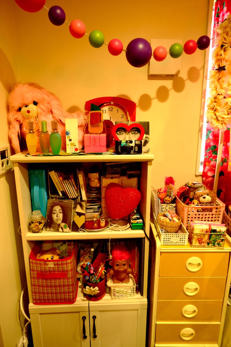 ohqui's tweet photo. #メルカリでできたウチの実家、遅ればせながら行ってきました🏠父ちゃん、母ちゃんの歓待付きでタイムスリップできる原宿の異空間…ディテールへのこだわりは狂気すら感じました😇土日で終わってしまうのですが、盛り上がること請け合いです🚪 https://t.co/5VI3ZqIIMq