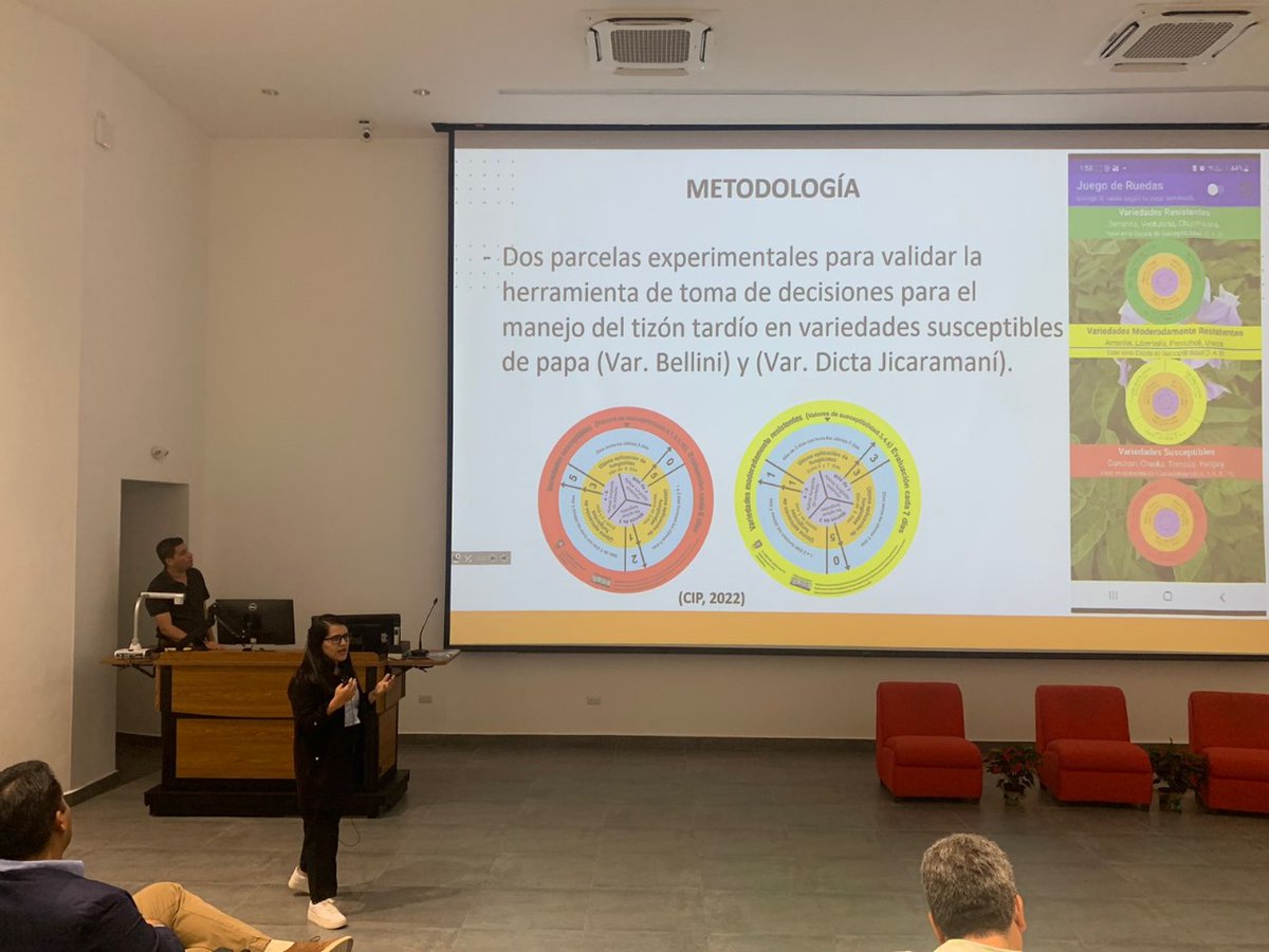 Emil Vásquez delivered an insightful session at Zamorano Investiga 2023! 

She detailed a <a href="/CETC_IL/">Current and Emerging Threats to Crops Lab</a> funded project in Honduras, demonstrating how #farmers effectively used <a href="/Cipotato/">International Potato Center</a> hand held descision support tool to optimize fungicide spraying for #potato late blight.