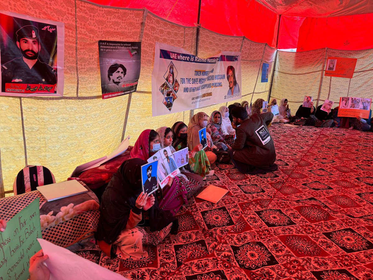 mazaarbalochh's tweet photo. Sit-in hunger strike against enforce disappearances continues at National Press Club #Islamabad for the 5 days.
The families are demanding their human resources who were abducted by #Pakistan

@amnestysasia @UN the silence of the International community is very concerning. https://t.co/RtSKZVzhoG