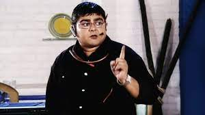 IWTKQuiz's tweet photo. Actors are usually known for one/two major characters they've played.

@Deven_Bhojani OTOH is known for many iconic roles!
1 Petha- Taara
2 Kareema- Dekh Bhai Dekh
3 Dushyant Painter- Sarabhai vs Sarabhai
4 Patel- Office Office
5 Gattu- Ba Bahu Aur Baby
6 Azhar Lala- Agneepath🤯 https://t.co/G4qfeIp2K7