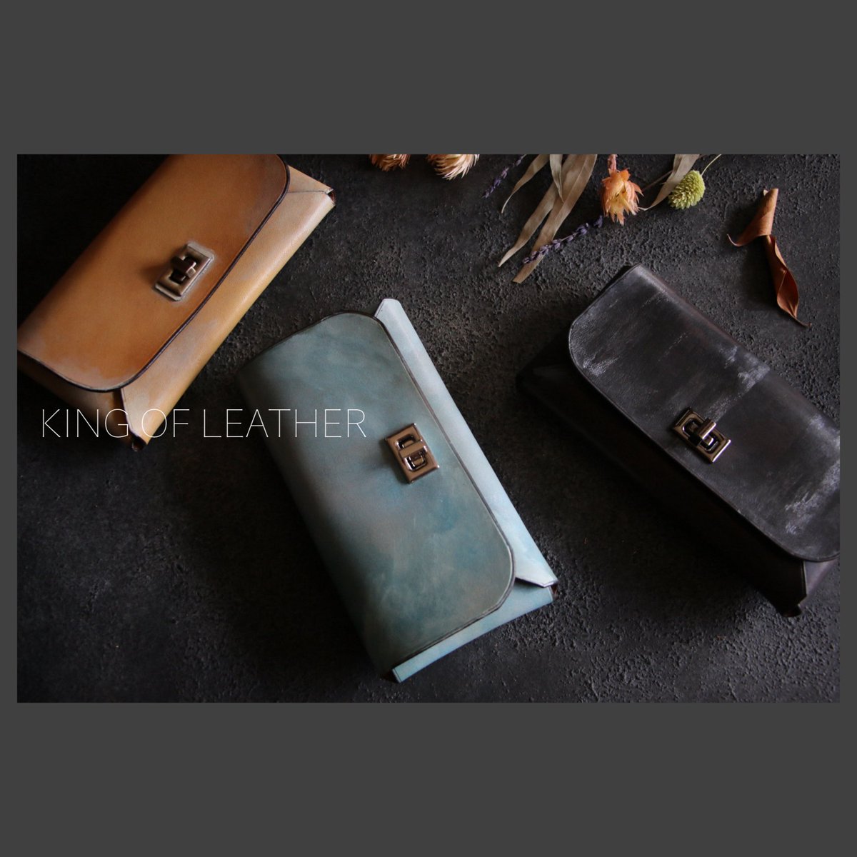 kingofleather's tweet photo. 新登場⭐︎中身を着せ替えできるお財布!
しかも内装には衝撃のアイデアが!(ハードル上げすぎ😭)
近日リリース予定です。
#kingofleather #キングオブレザー #leathercraft #レザークラフト #革製品 #leatheritems #art #leather #革財布 #着せかえウォレット #長財布 #ひねり財布 https://t.co/HbBGWix3MQ