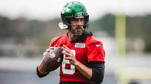 Esenxis_2's tweet photo. Aaron Rodgers' Christmas Comeback: A Festive Gift for the Jets Fans

As the holiday season approaches, Jets fans might receive an unexpected gift – the return of star quarterback Aaron Rodgers. Despite a torn Achilles earlier this season, Rodgers is optimistic about a potential comeback by the Christmas Eve game against the Washington Commanders. The team has initiated a 21-day practice window for the four-time MVP, signaling a possible return this season. Jets fans, brace yourselves for a thrilling present!

🏈🎁 #RodgersComeback #ChristmasCheer #JetsNation