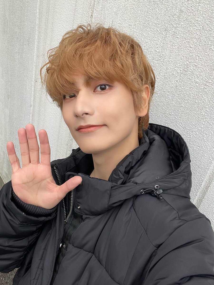 WAKER_official's tweet photo. 무엇이든 첫만남이 제일 설레😌
何でも初対面が一番ドキドキするんだ

#WAKER #웨이커 #ウェイカー
#권협 #KWONHYEOP #クォンヒョプ https://t.co/3LNS1DCkYF