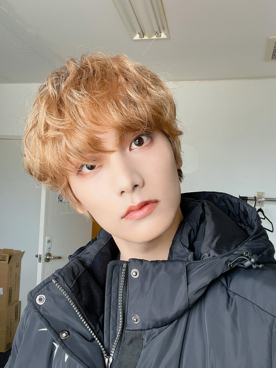 WAKER_official's tweet photo. 무엇이든 첫만남이 제일 설레😌
何でも初対面が一番ドキドキするんだ

#WAKER #웨이커 #ウェイカー
#권협 #KWONHYEOP #クォンヒョプ https://t.co/3LNS1DCkYF
