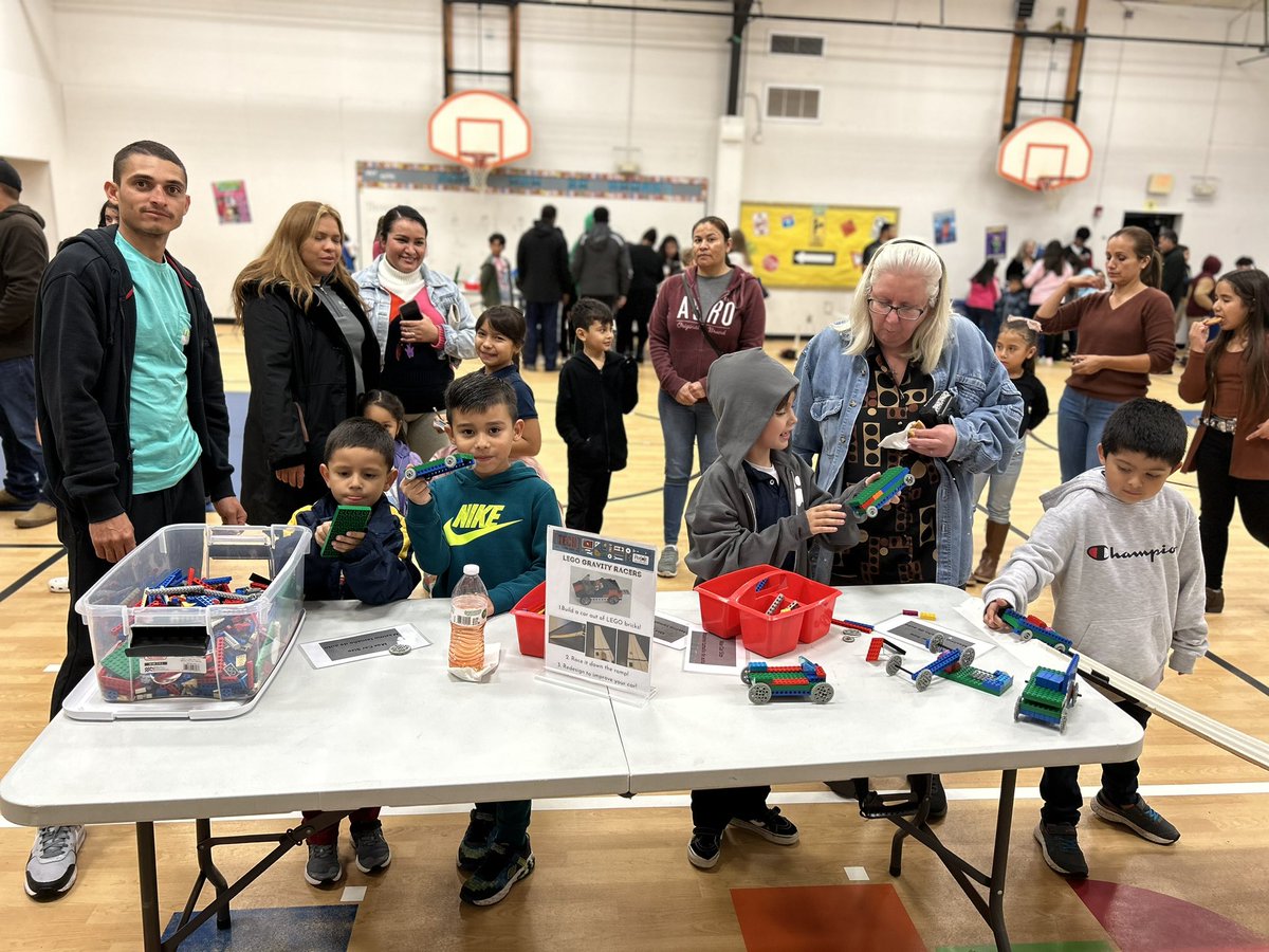 Science night! We are thankful for our community,students and staff!@BrownElementary <a href="/IrvingISD/">Irving ISD</a> <a href="/PFE_IISD/">Parent Education & Community Engagement Irving ISD</a>