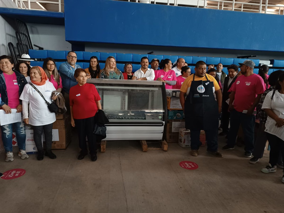 MEsthermt's tweet photo. El día de hoy asistí en el municipio de Tarimoro a la entrega de proyectos productivos del programa "Mi Negocio Confío En Tí" de la Secretaria de Desarrollo Económico Sustentable de Guanajuato. ✌️😁 #GrandezaDeMéxico #TúDiputadaSíRegresa #Distrito14GTO #GobiernoMunicipalTarimoro https://t.co/siHcJUguBJ