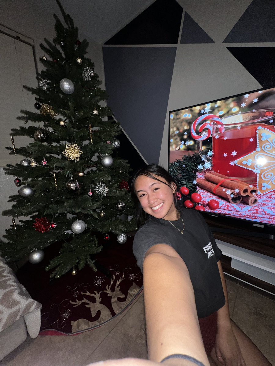 I’ve never really had a stable household growing up. Today marks my first time EVER putting up a Christmas tree and it’s in my new place! Feeling extra blessed today. 🥹🎄