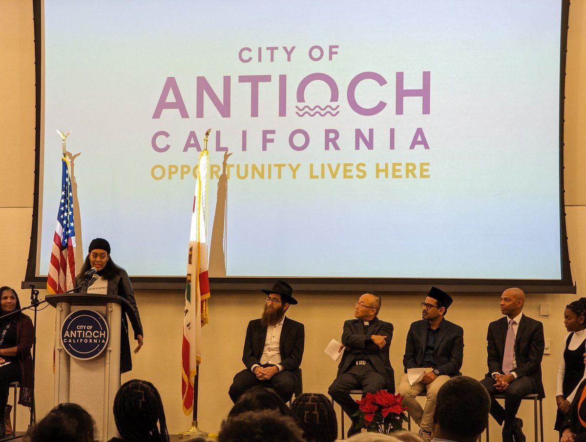 MkaBaypoint's tweet photo. 🔊 Baypoint Khuddam attended the "Unity &amp; Healing" event organized by the City of Antioch.

Naib Sadr MKA USA, Intisar Malhi sb, got the opportunity to represent the Ahmadiyya Muslim Community and share the message &amp; teachings of Islam in regards to the current events. https://t.co/BF5ntyuQzE