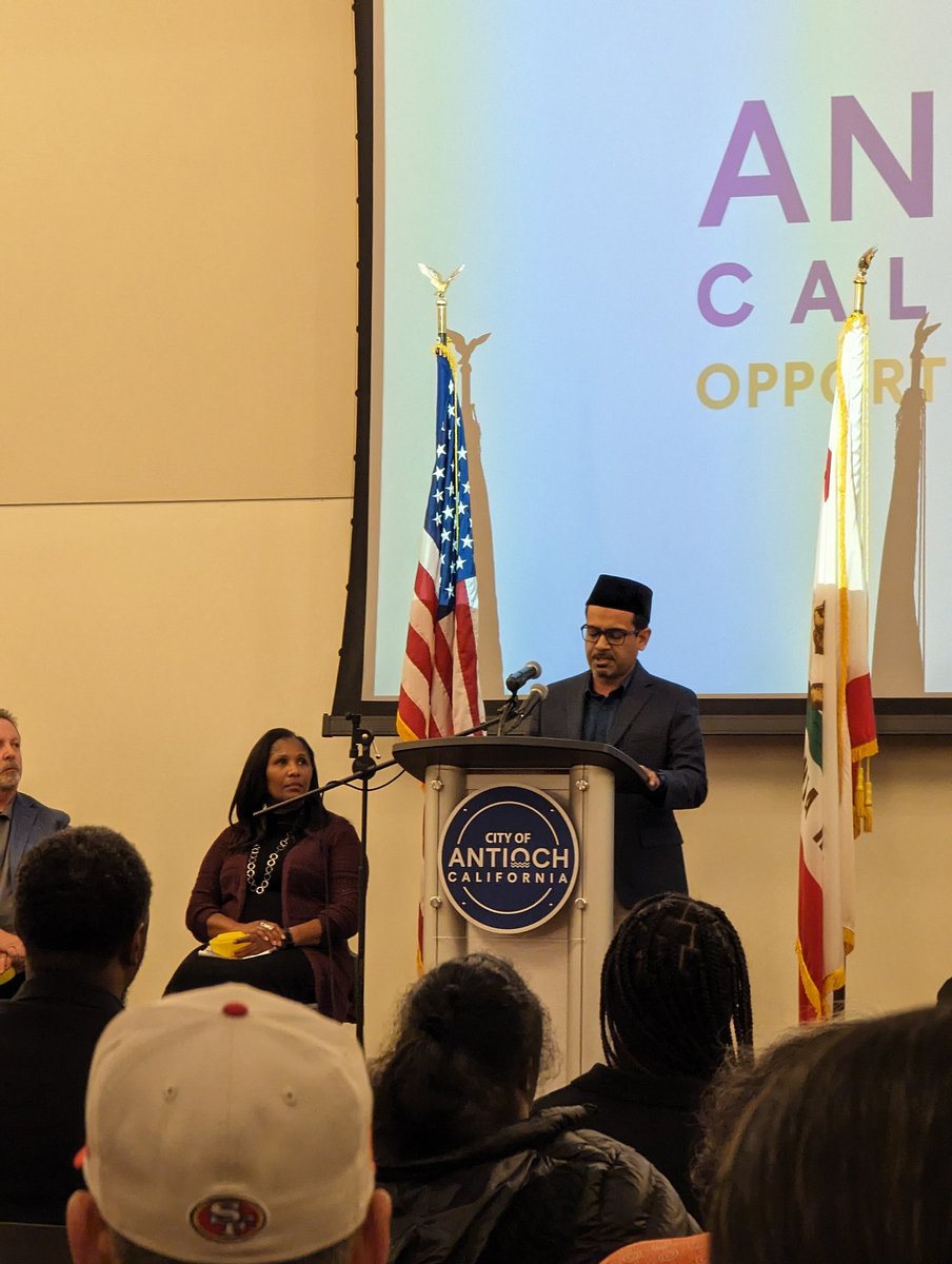 MkaBaypoint's tweet photo. 🔊 Baypoint Khuddam attended the "Unity &amp; Healing" event organized by the City of Antioch.

Naib Sadr MKA USA, Intisar Malhi sb, got the opportunity to represent the Ahmadiyya Muslim Community and share the message &amp; teachings of Islam in regards to the current events. https://t.co/BF5ntyuQzE