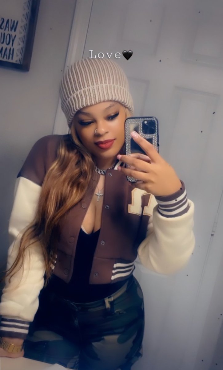 lainaaa_a's tweet image. 🤎🌹