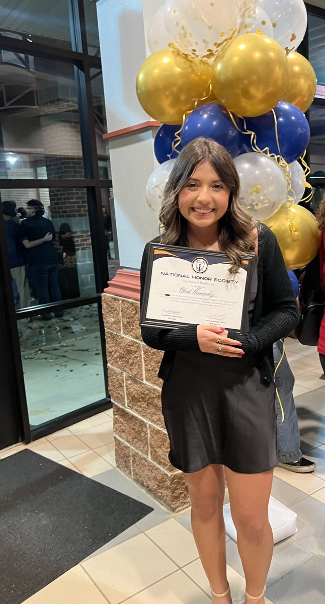 AleahLHernandez's tweet photo. Honored to be a member of the National Honor Society❤️ https://t.co/HoNioC5GEb
