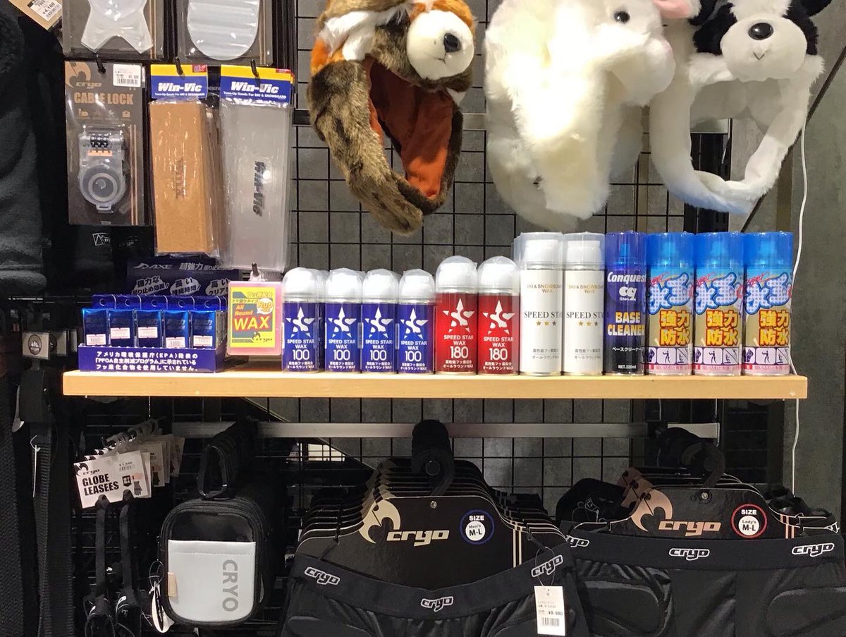 スノーボードアウトレット仙台PARCO店です☃️🎀

ついに‼️明日からえぼしスキー場がオープンします！
ということで、シーズンインの準備に必要なグッズをご紹介🏂

ボードにワックスを塗ると･･･⁈👇
❄️滑りが良くなる！
❄️板の操作性がぐんと上がる！
❄️板の劣化を防げる！

最高の冬にしましょう‼️