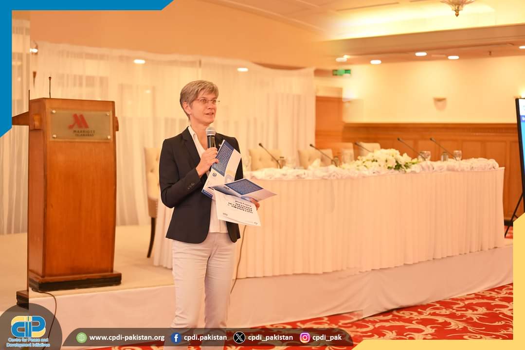 PCF_SaveHorizon's tweet photo. PCF Secretary, @HamifMian, engaged in discussions at the Green Horizon Pakistan Conference organized by @cpdi_pakistan 🌿🇵🇰 
Topics ranged from Pakistan's vulnerability to climate change, its impact on temperatures, to the crucial shift towards environmental sustainability. https://t.co/AegPHvpcAl