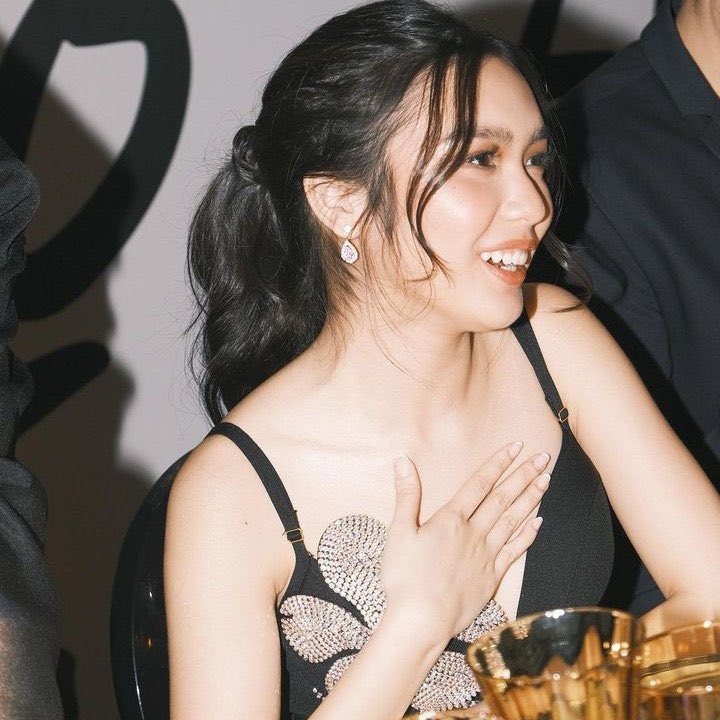 wh0s_bless's tweet image. Francine will be that classy one,matured,professional,family oriented,smart young actress and I would say Blythe could never!